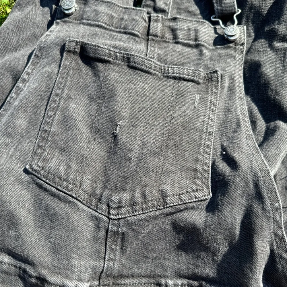 BLACK DENIM DISTRESSED OVERALLS - Image 2