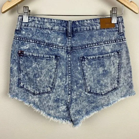 BDG High Rise Shorts 26 Acid Wash Dree‎ Cheeky Fray Hem 5 Pocket Denim - Image 4
