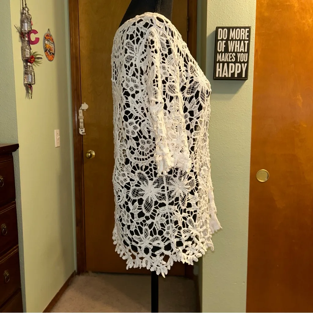 Questions by Say What white crocheted short sleeve cardigan floral size XL - Image 2