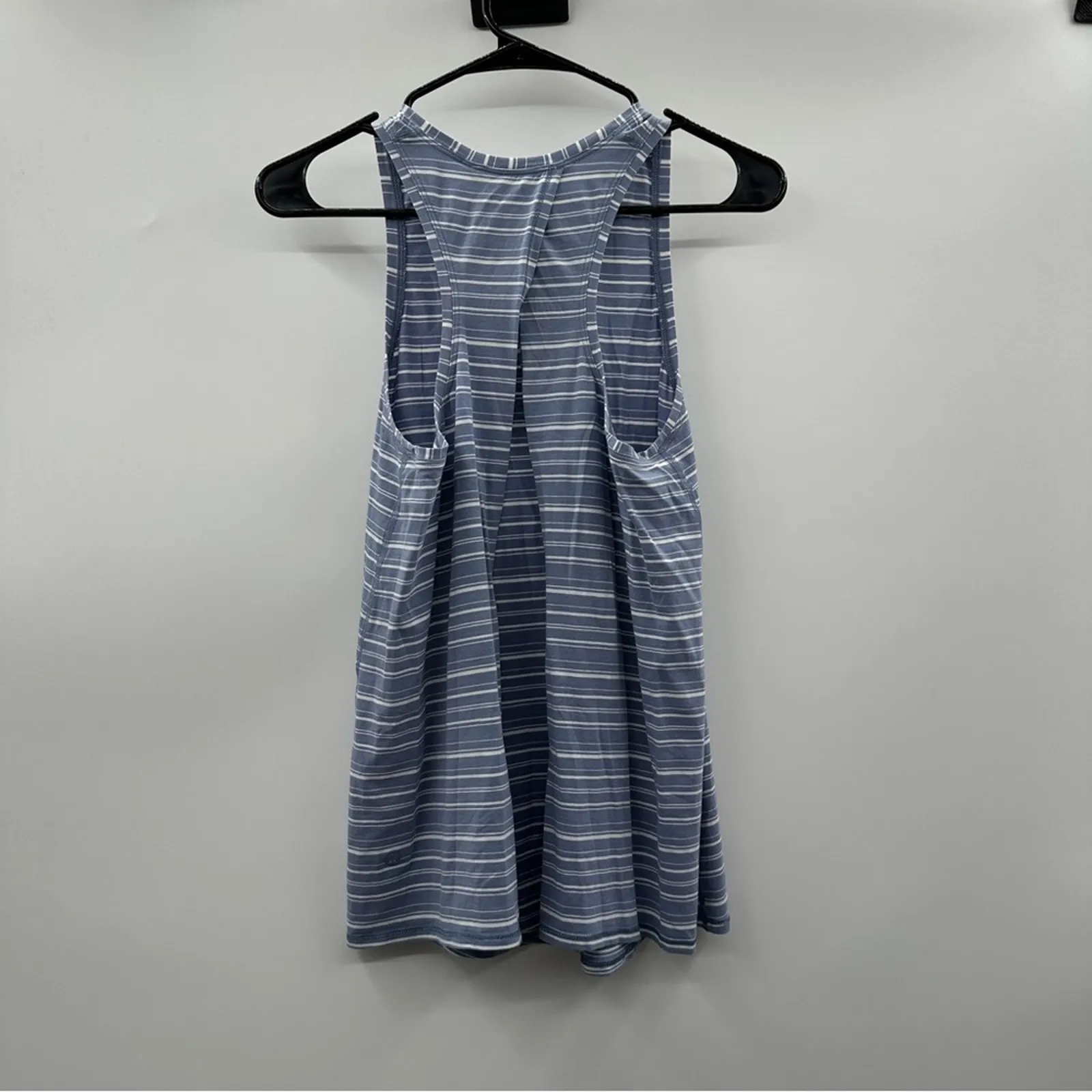 Lululemon All Tied Up Tank‎ Top in Cut Back Stripe Tempest Blue White Sz 8 - Image 4