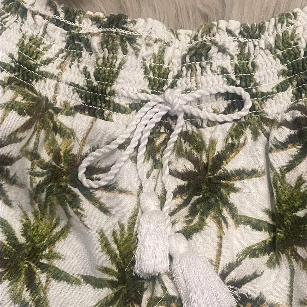 Tropical Palm Print Women's Shorts medium Green - Image 3