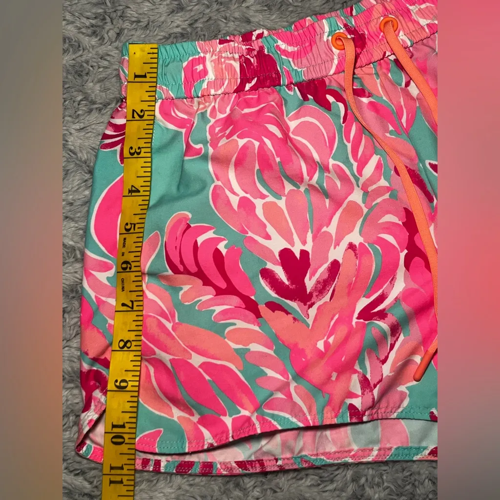 Lilly Pulitzer Luxletic Run Around Shorts in the "Love Birds" print Size M - Image 2