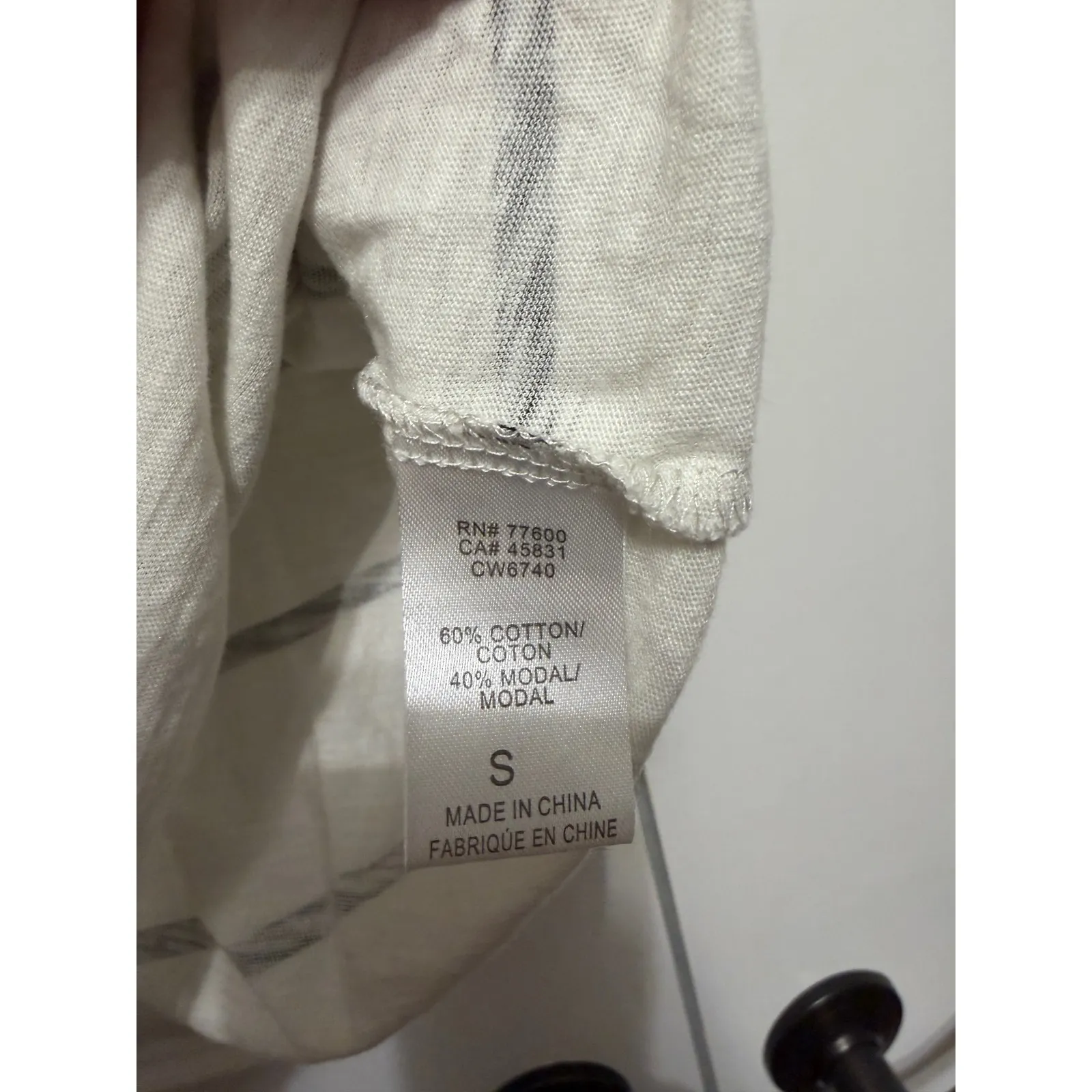 CHASER Women's Striped Cold Shoulder Tee Shirt Top Size Small - Image 4