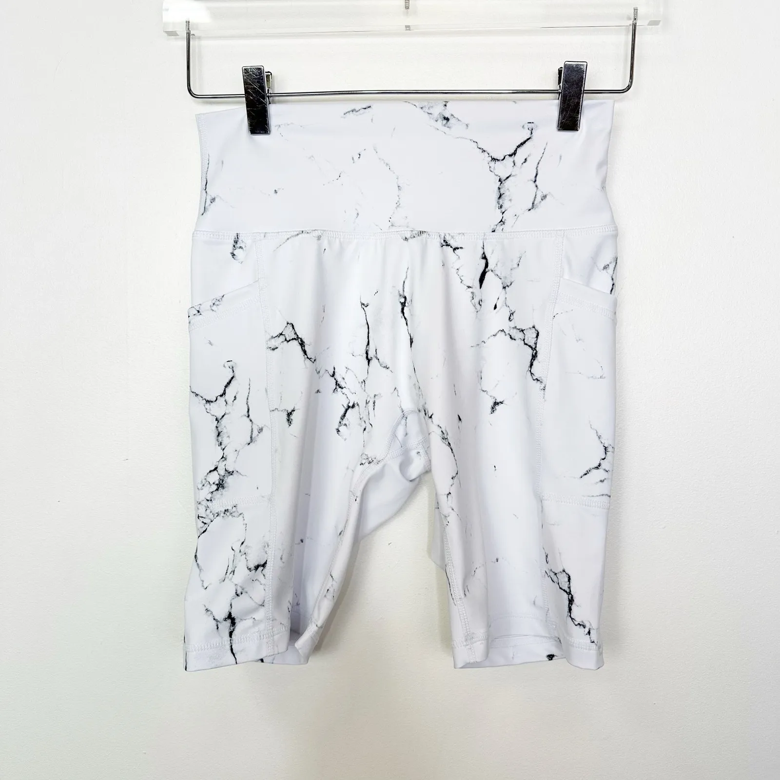 Like New BuffBunny Marble Size M Seamless Pocket Biker 8” Inseam Shorts - Image 6