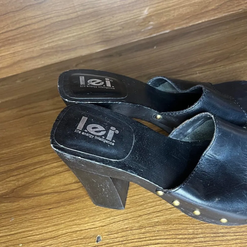 L.E.I. Dujour Y2k wooden black heeled platform sandal golden studs
Women’s 7 - Image 4