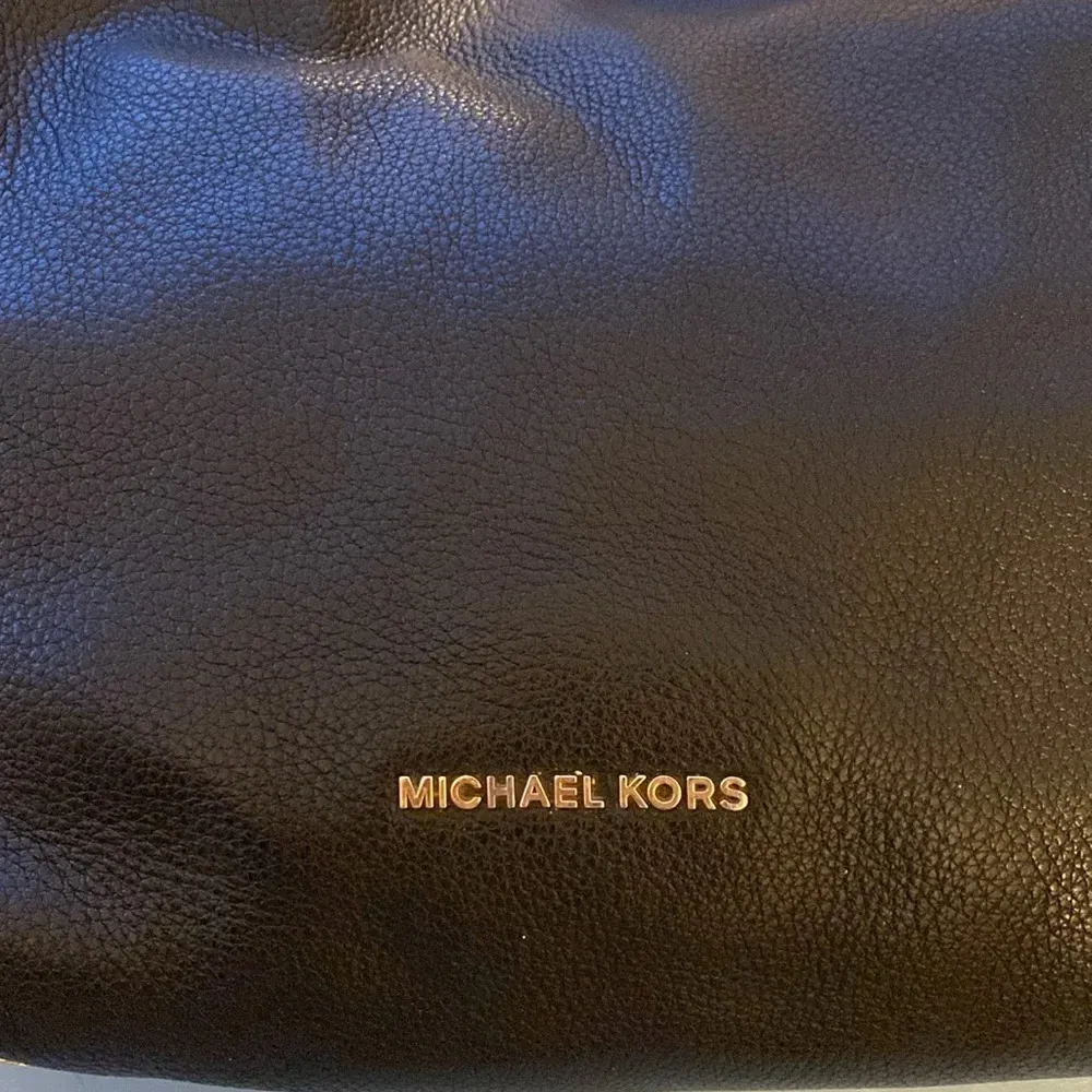 Michael Kors Newbury Pebbled Leather Chain Tote‎ Bag - Image 12