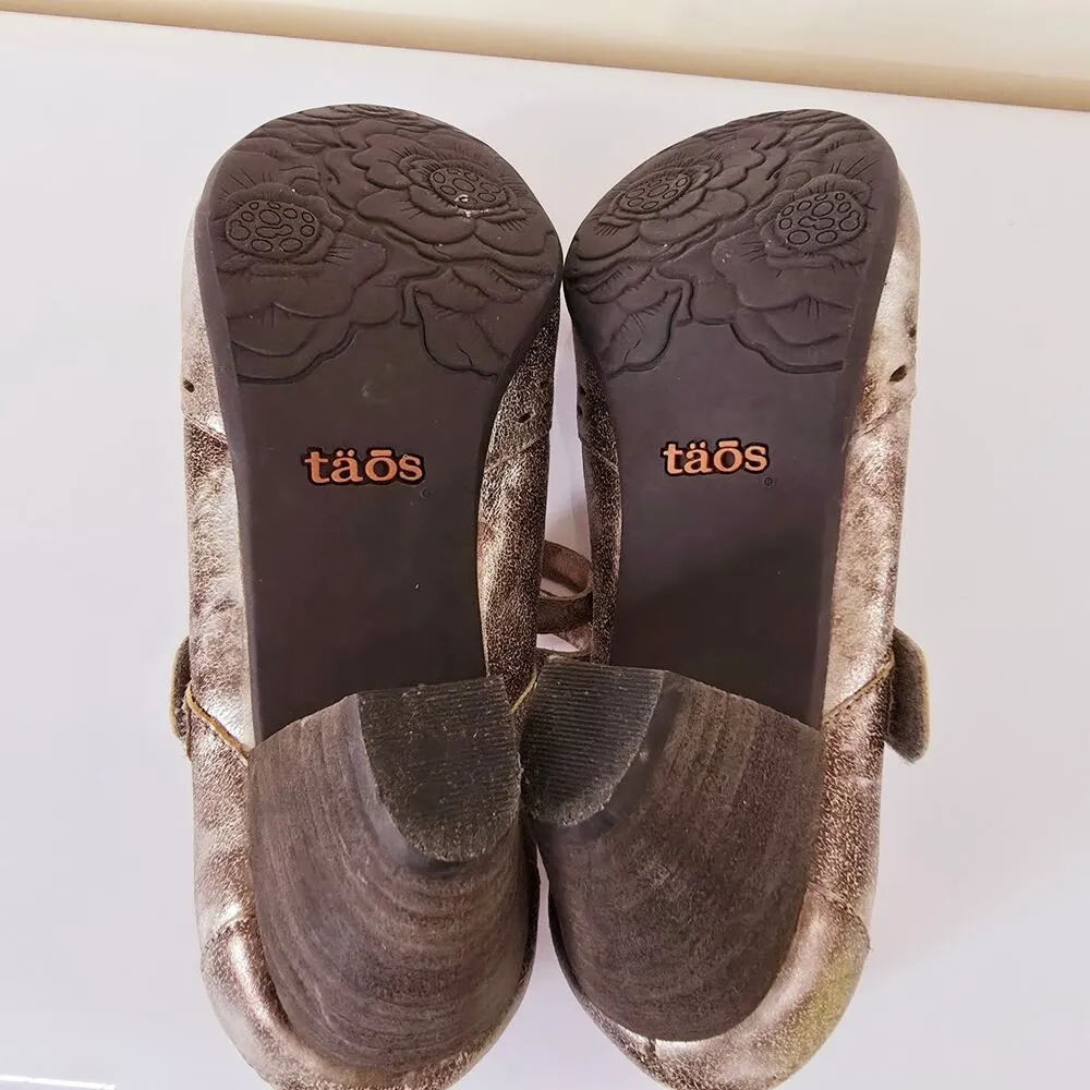 Taos Stunner Women's Mary Jane Heels Antique Gold Leather Cap Toe Laser Cut 9.5 - Image 9