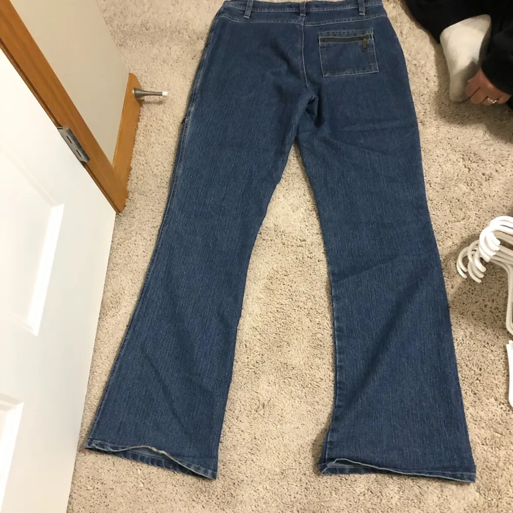 Women’s Gloria Vanderbilt size 8 jeans - Image 8