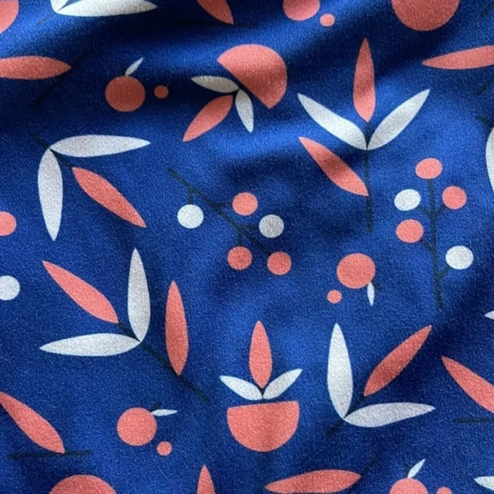 IAB MFG Blue Floral Blue No Ride Up Biker Shorts Size Large GUC #7807 - Image 2