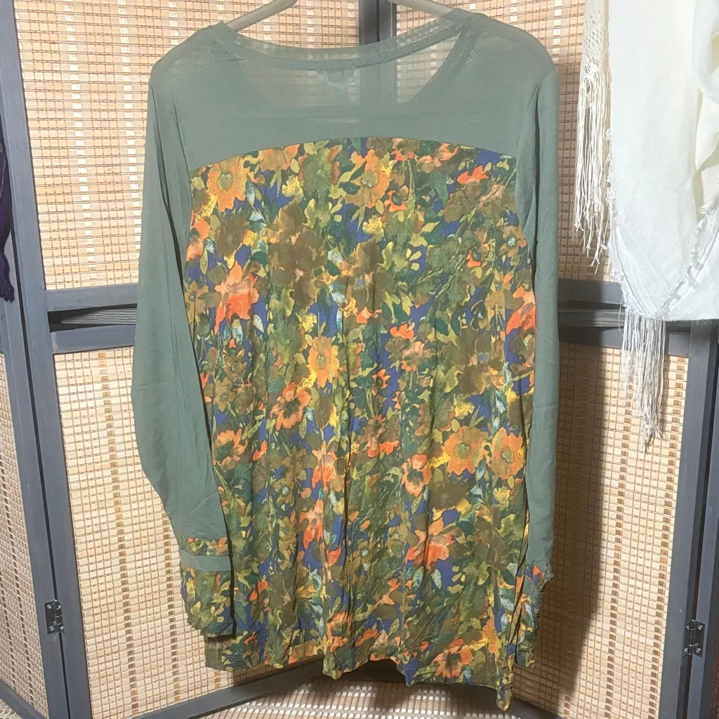 LoGo by Lori Goldstein Chic Green and  Floral Mesh Top - Image 2