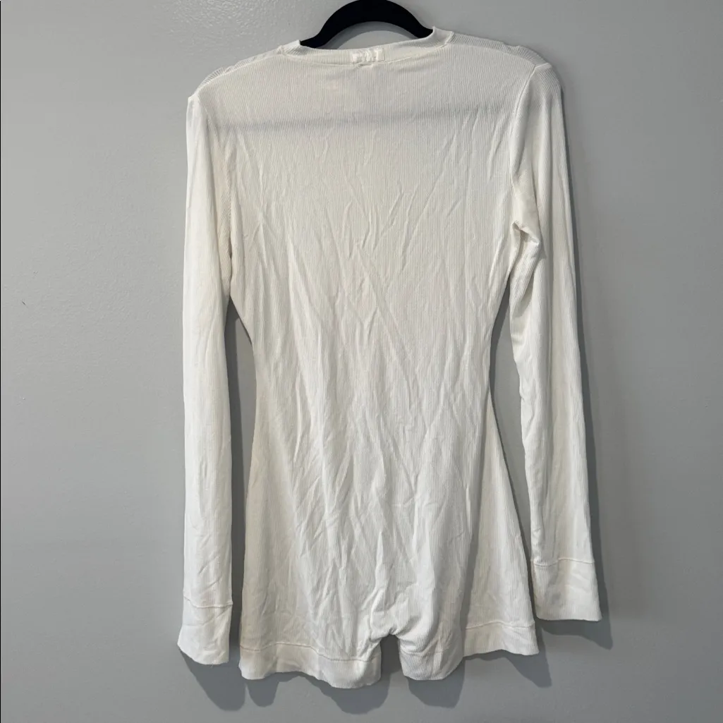 SKIMS Soft Lounge Button Up Henley Onesie in the color off white. Size L - Image 9