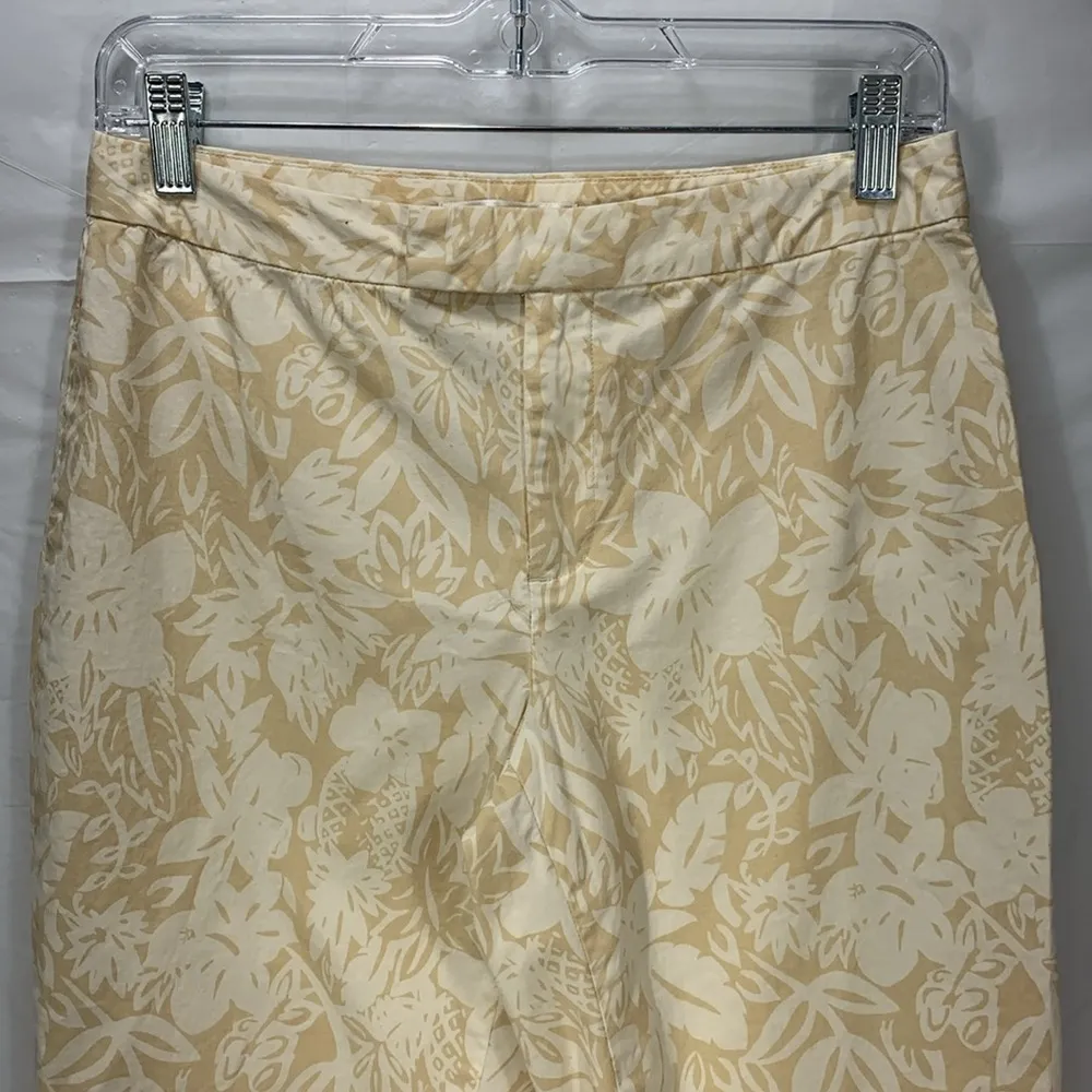 Stretch Capri Floral Tan White Pants - Image 3