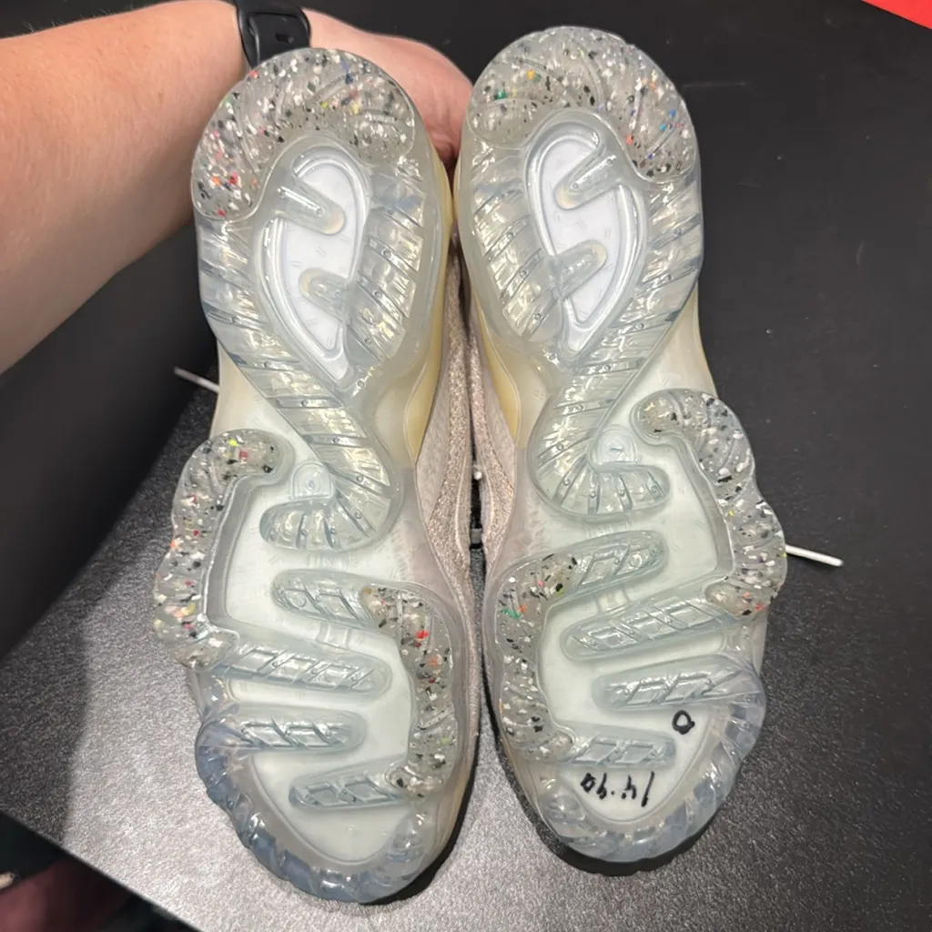 Nike Air Women's VaporMax FlyKnit Athletic Shoes - Image 8