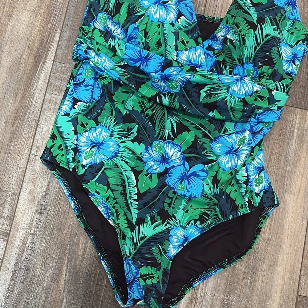 Lands’ End Blue Floral One Piece Swimsuit size medium - Image 3