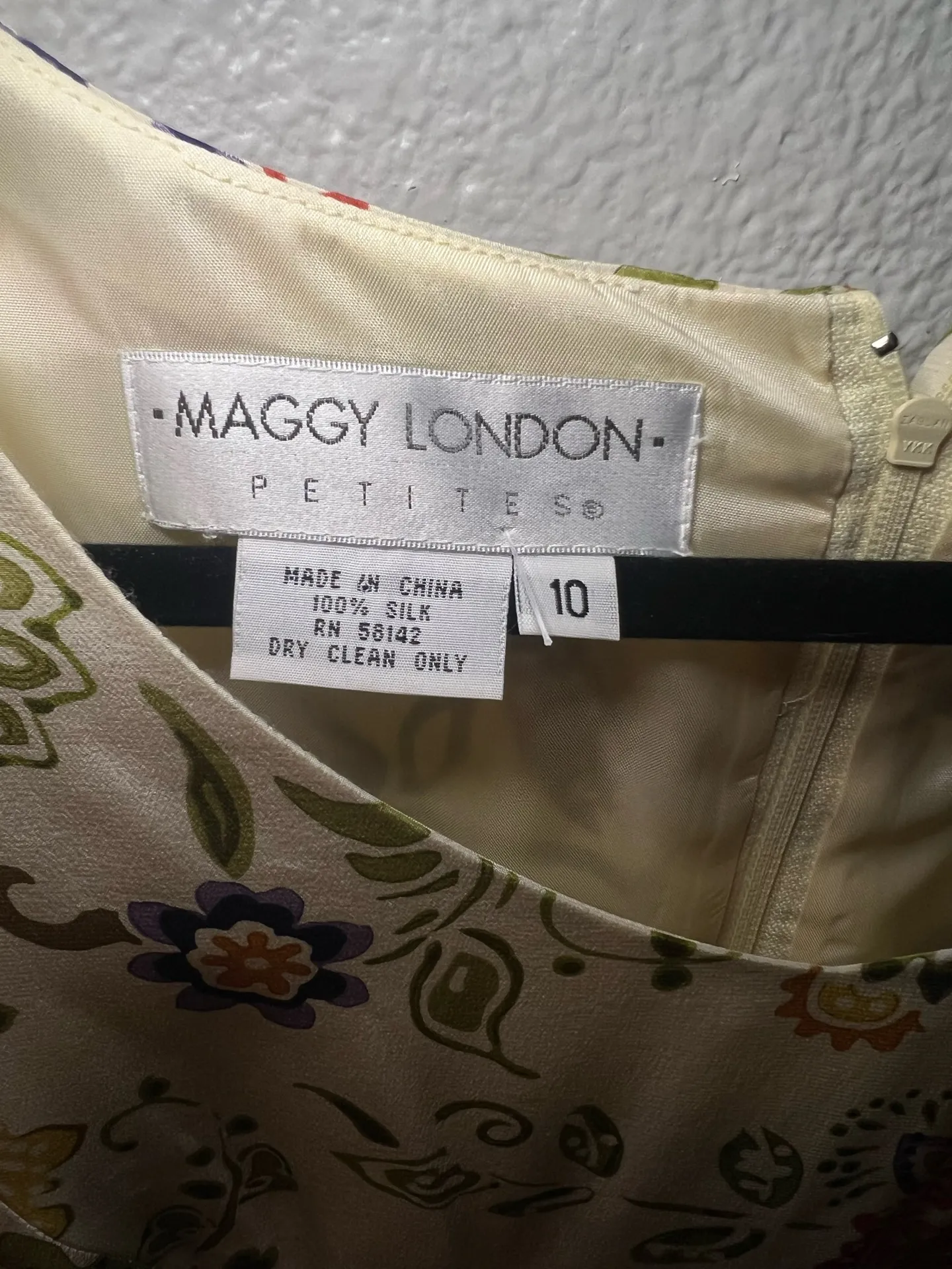 Vintage Y2K-era Maggy London 100% Silk Cream Floral dress - Image 2