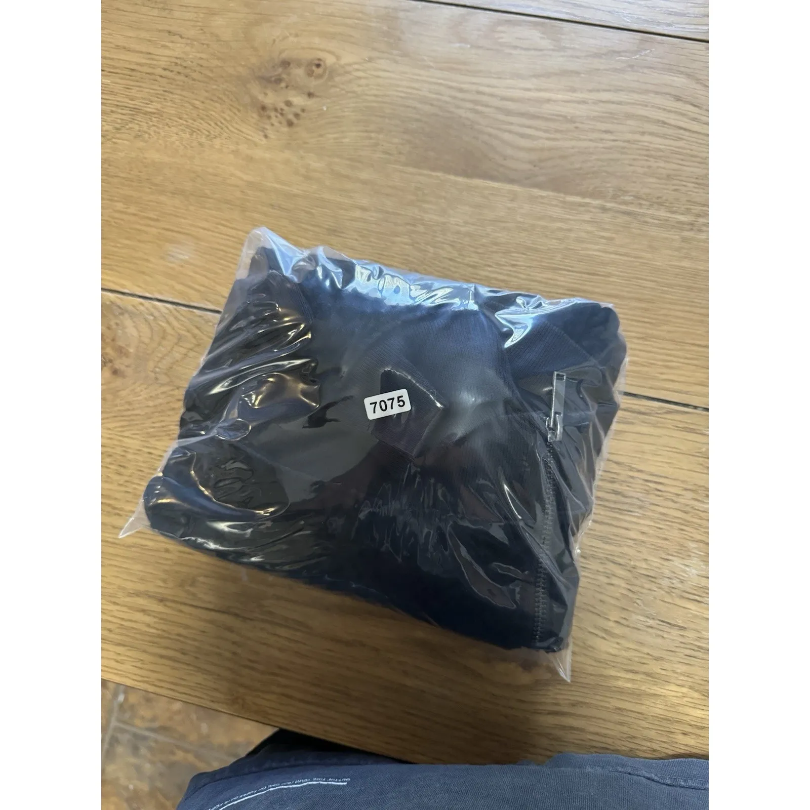 Rails Black Velvet Leopard Print Sweatshirt Crew Neck Side Zippers Size XS City - Image 14