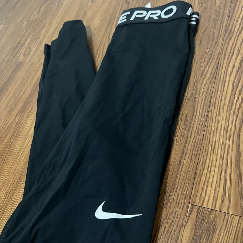 FLAWED Nike Black Pro 365 7/8 Length Leggings Size XS - Image 3
