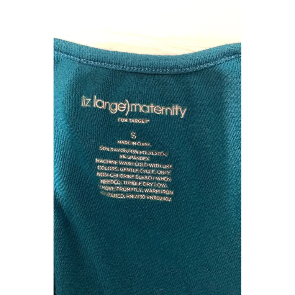Liz Lange Maternity Top. Size S. - Image 3