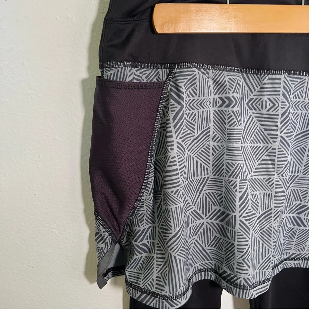 Athleta Geo Powder Peak 2 in 1 Tight Cobblestone Grey XS - Image 7