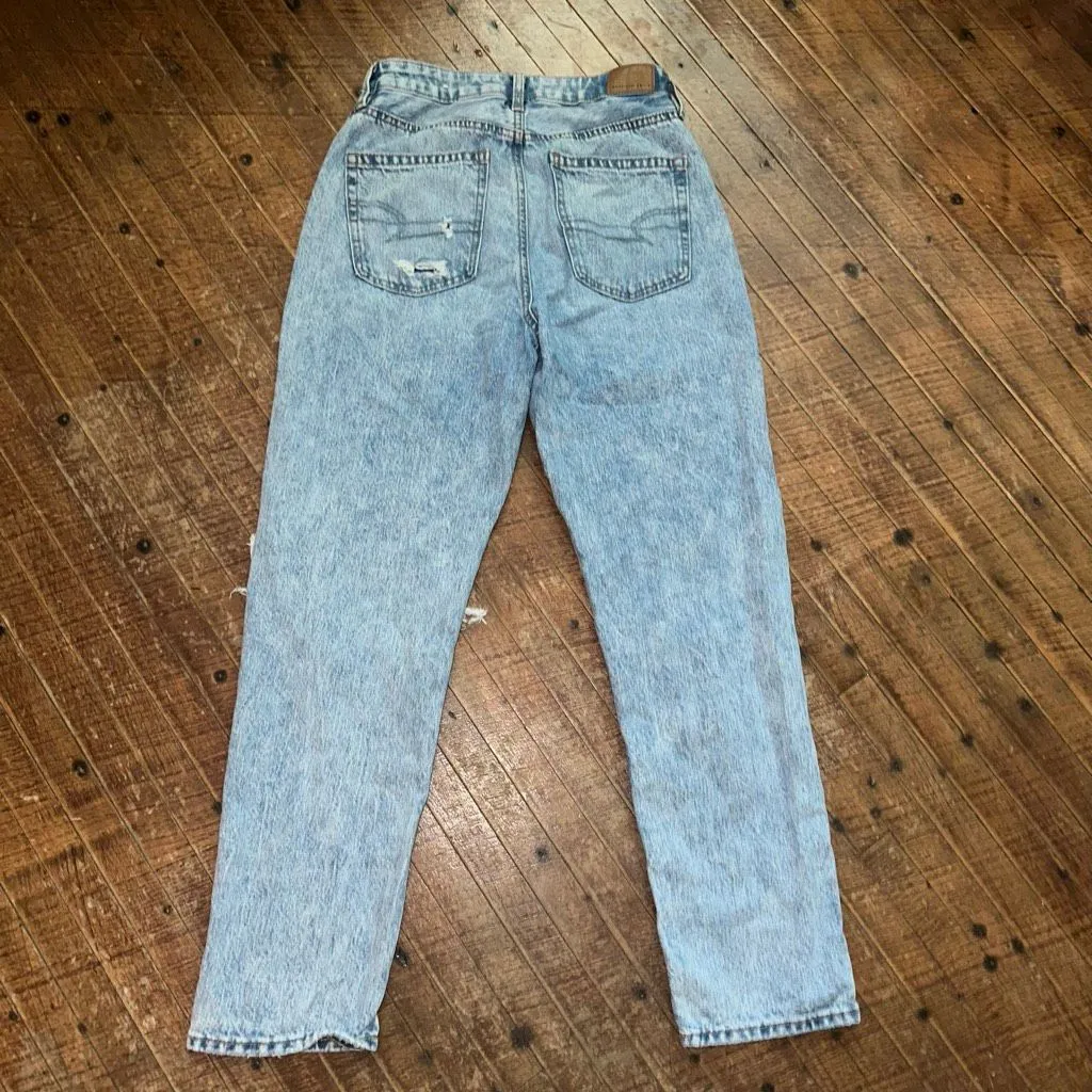 American Eagle light wash destroyed relaxed mom jeans - Image 3