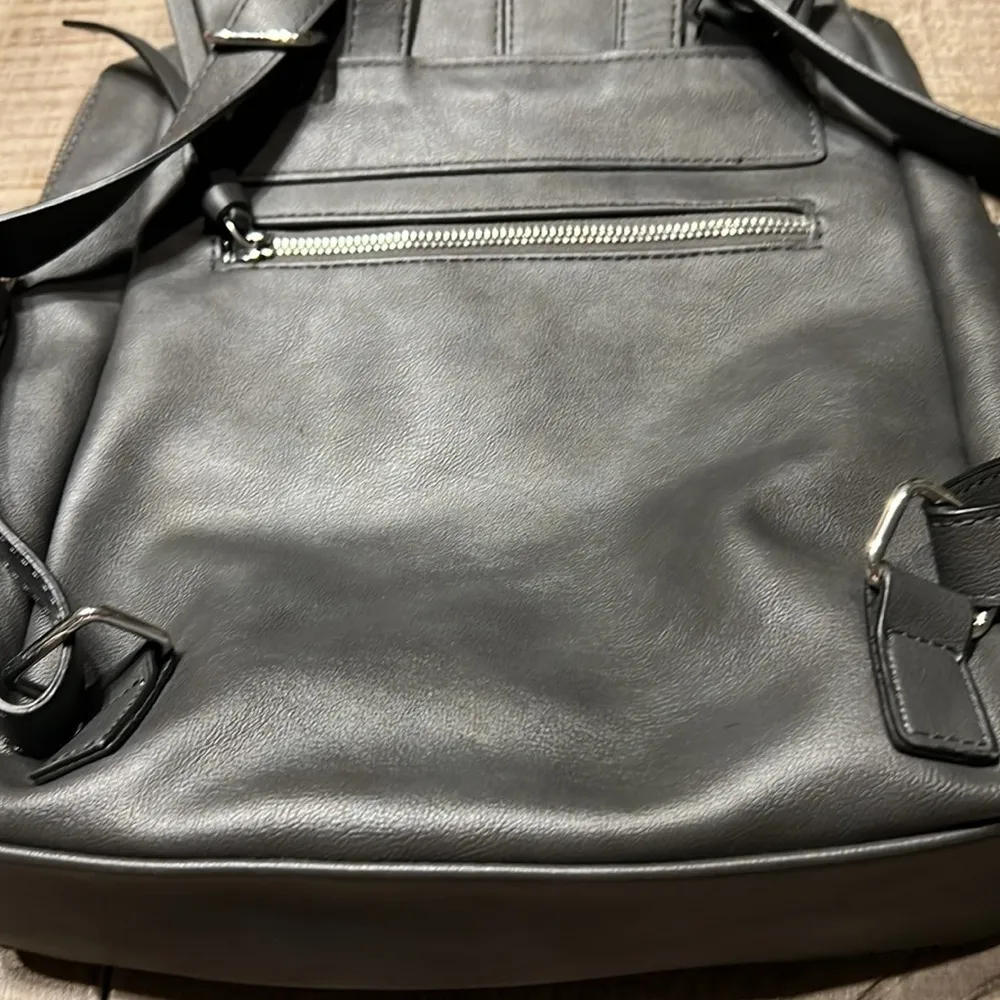 Like new women’s purse/backpack by INC - Image 11