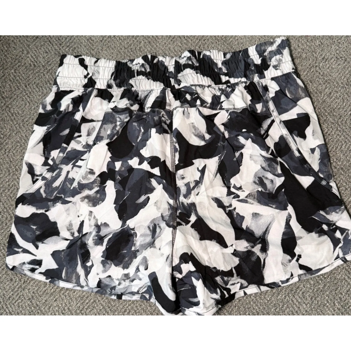 Avia Womens Athletic Shorts Black White Abstract Print Built In Liner Size M - Image 3