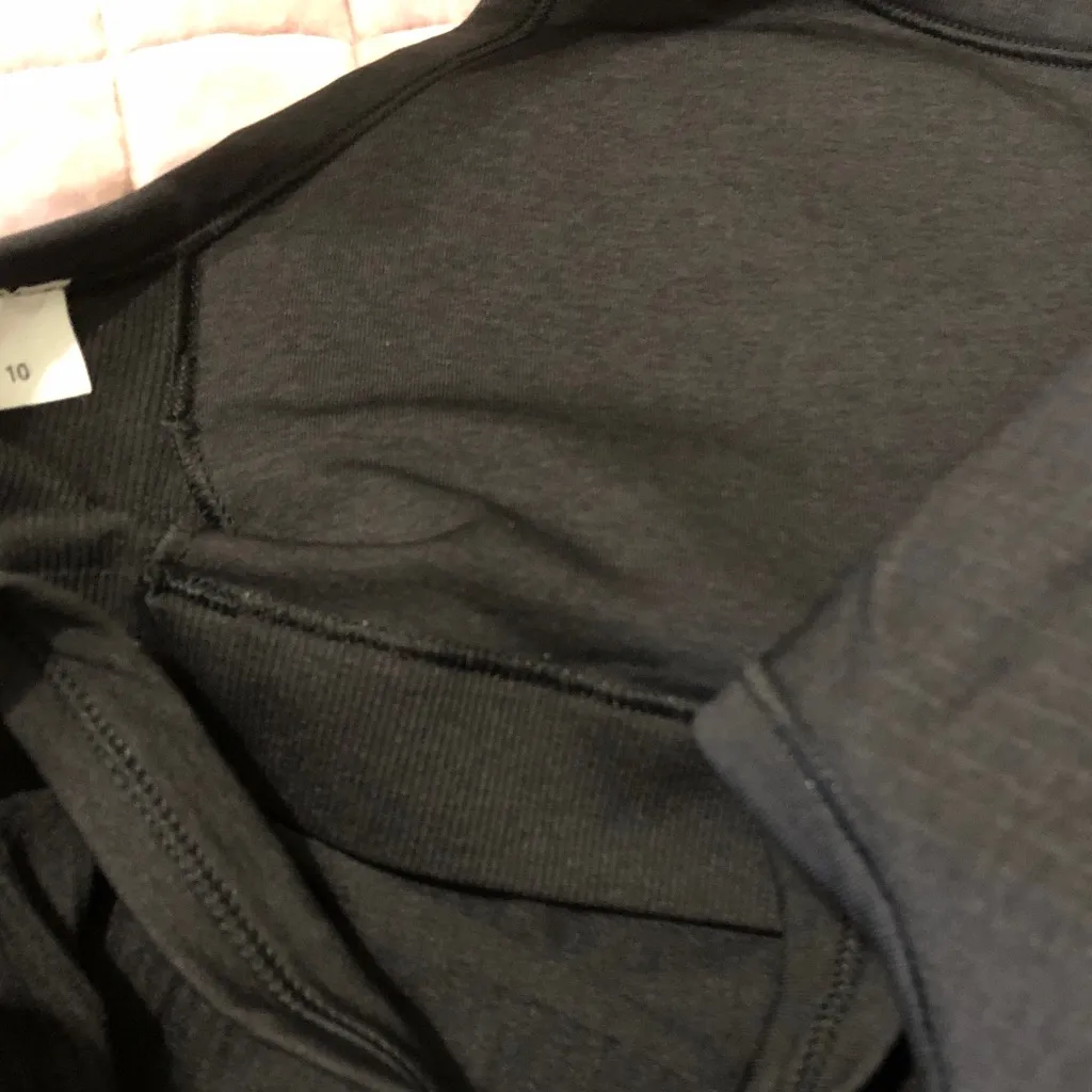 Lulu lemon 🍋 tank w/ built in sports bra - Image 5