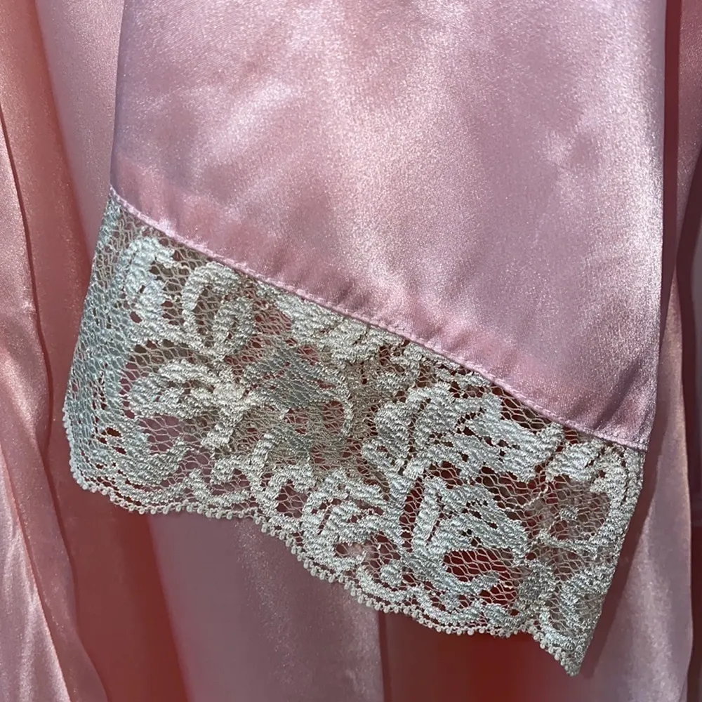 Victoria’s Secret pink satin robe and chemise with beige lace. Pink label.Size S - Image 9