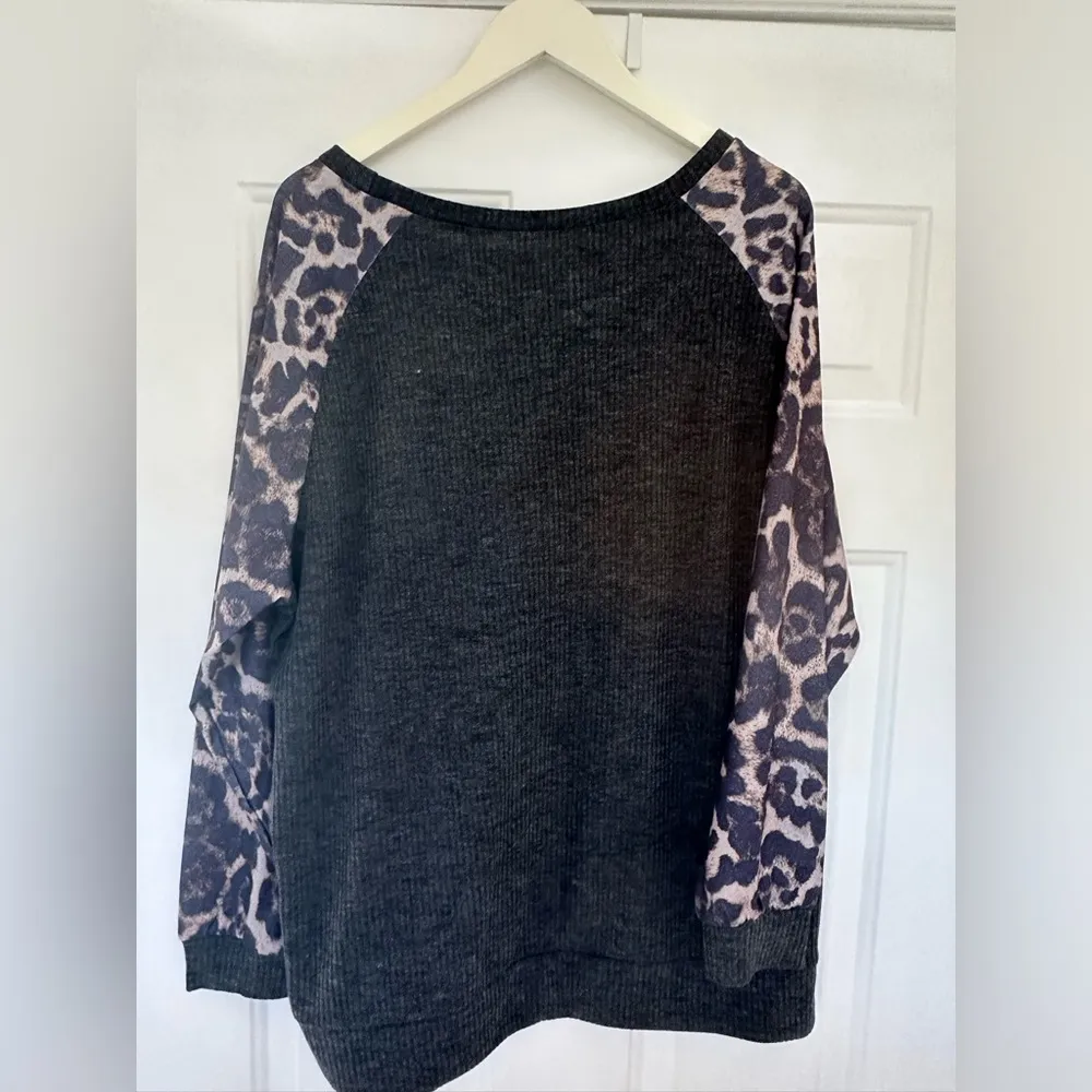 Women’s XXL brand new boutique, black and cheetah print long sleeve blouse - Image 3