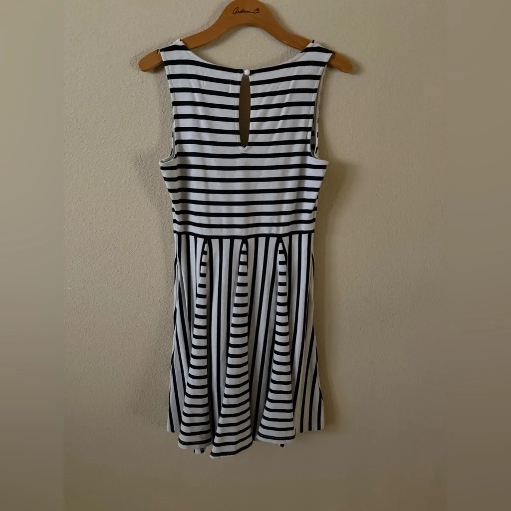 ANTHROPOLOGIE Saturday Sunday Dress Black and White Sleeveless V-Neck Mini Dress - Image 4