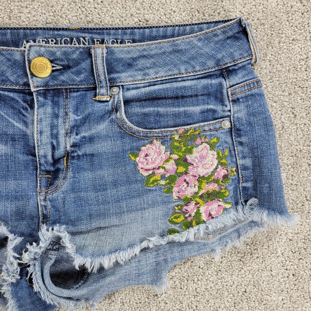 American Eagle Women Cutoff  Jean Shorts 4 Blue Stretch Denim Floral Embroidered - Image 5