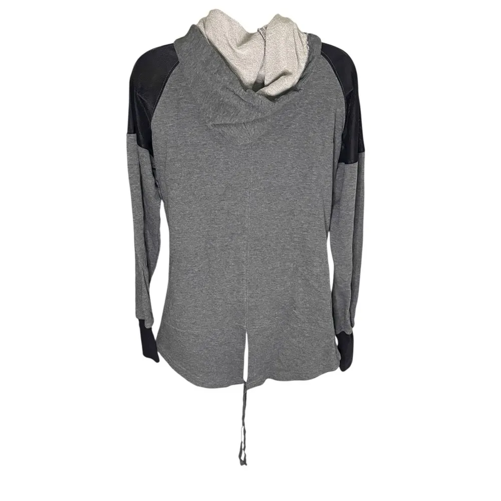 Iowa Hawkeyes Hoodie Perforated Shoulder Panels Drawstring Hem Gray S - Image 2