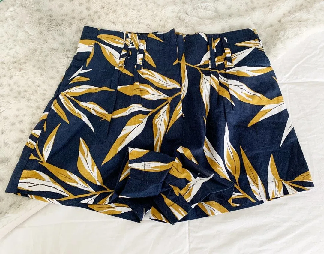 Paperbag Leaf Shorts - Image 3