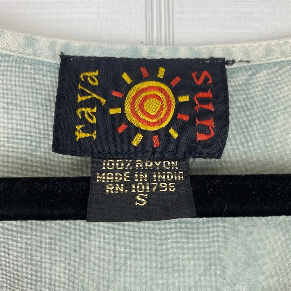 Raya Sun Embroidered Heart Floral Design Short Sleeve Boho Top Washed Green S - Image 6