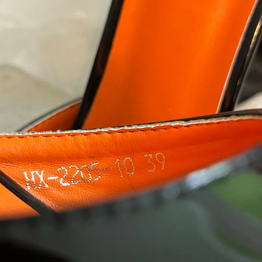 ELEGANT BLACK PATENT‎ LEATHER SLIP ON W/TRIANGLE CHUNKY 4.5” HEEL 39 EU 8.5 US - Image 8