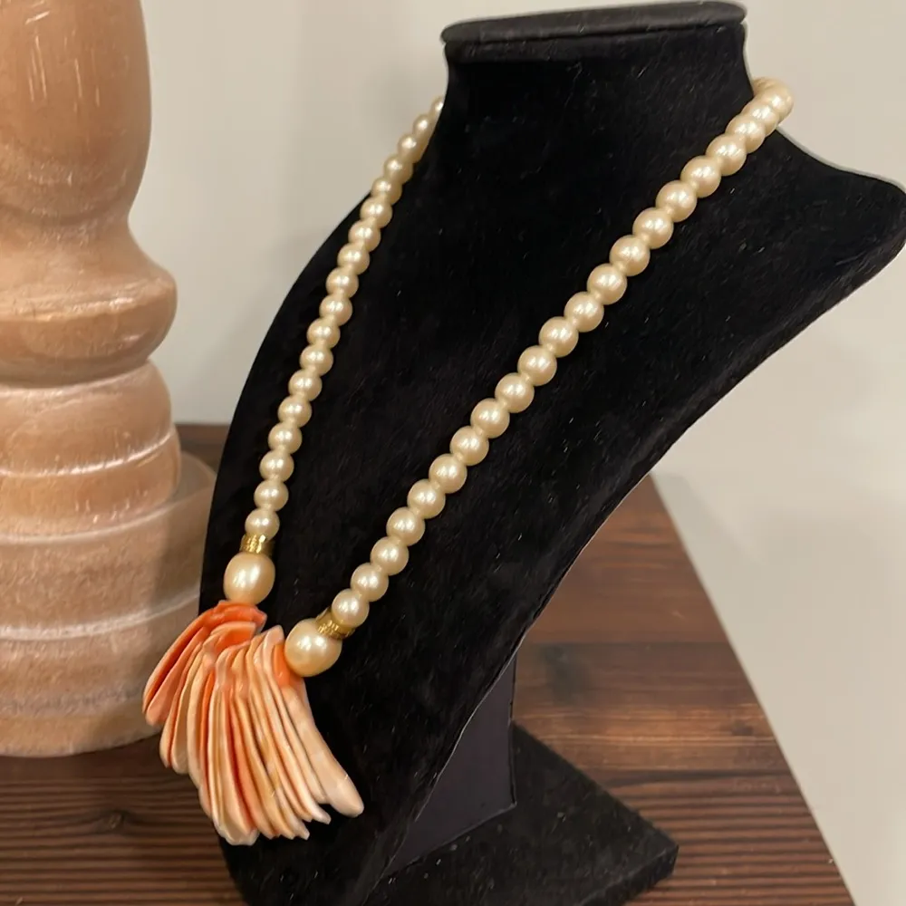 Vintage orange and cream shell cluster and faux pearl necklace - Image 4