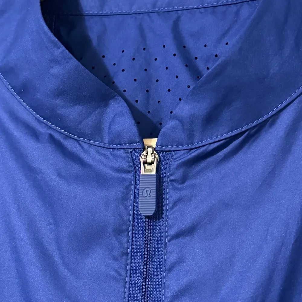 Lululemon Deep Inhale Jacket Size 4 Blue Zip Lightweight Reflective tanzanite - Image 4
