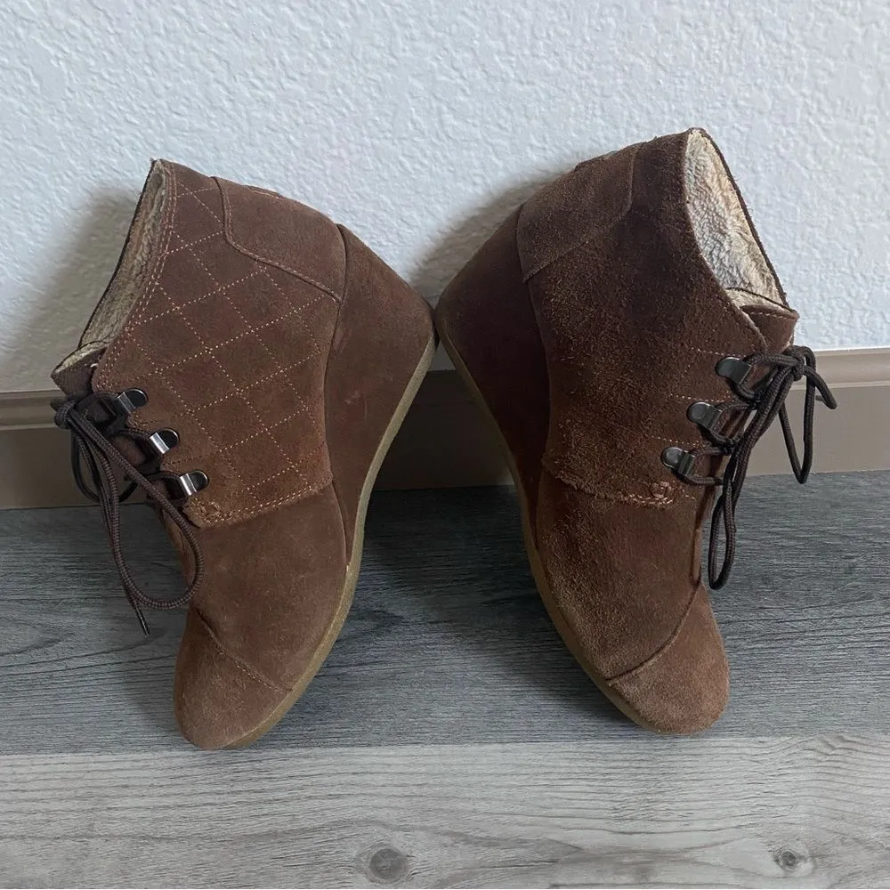 TOMS Ankle Booties Suede Wedge Shoes Brown Shearling  Lined 9 - Image 3