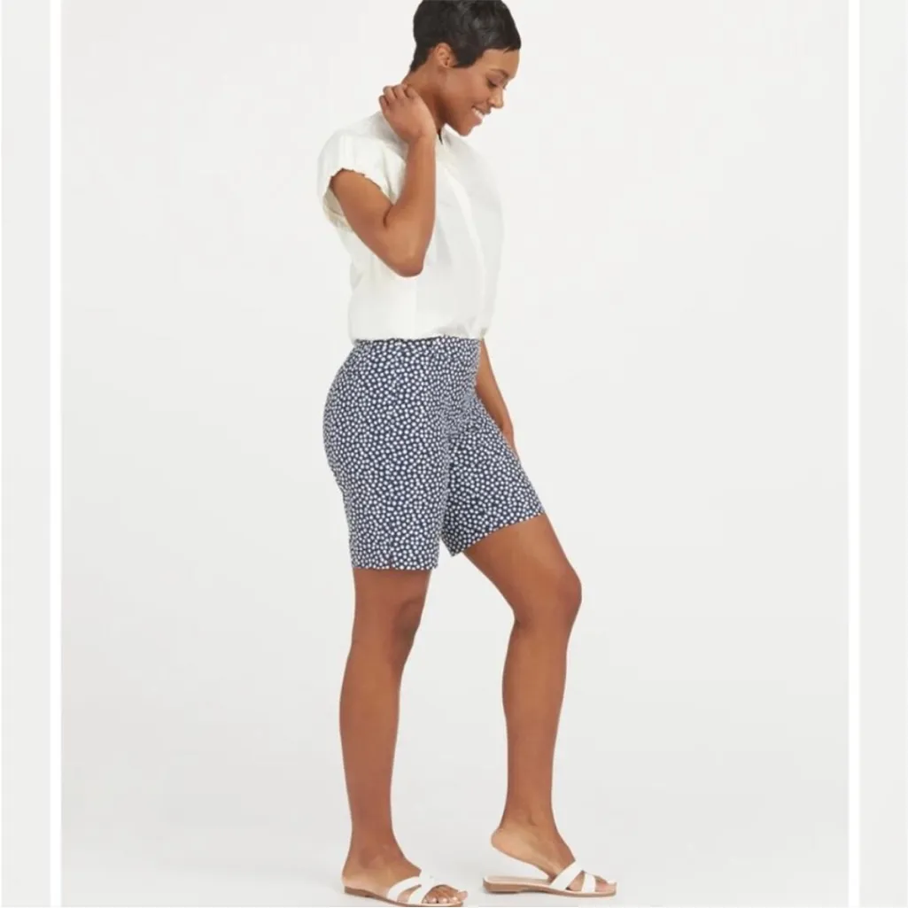New! Spanx Sunshine Shorts 10” in Navy Printed Dot - Large - Image 4