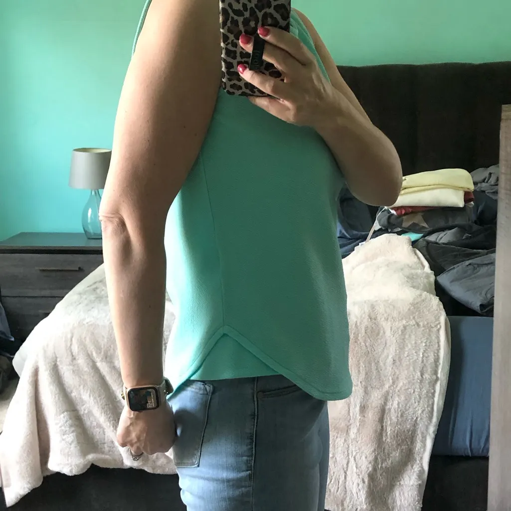 Bar III  Aqua Textured Sleeveless Crew Neck Zip Back Tank Top‎ Size S - Image 2