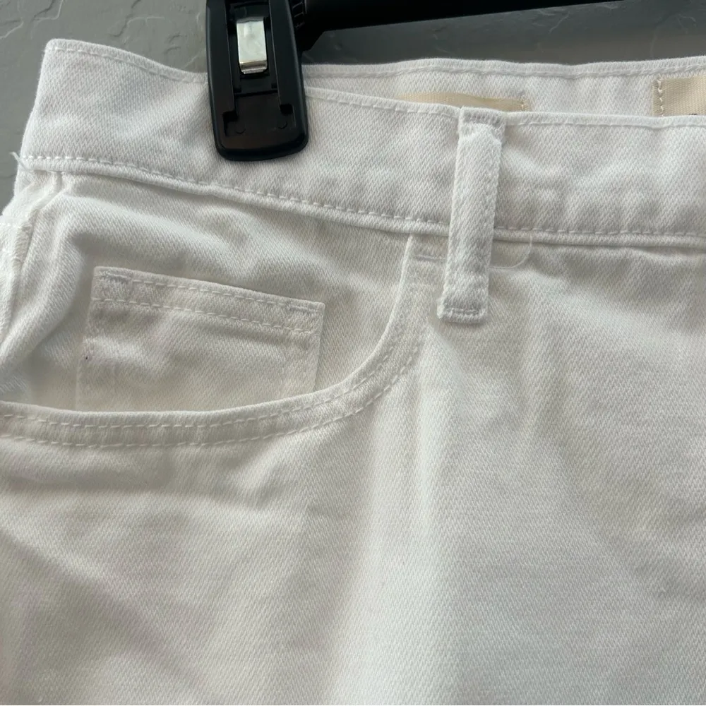 Universal Thread white cut off boyfriend shorts size 8 R - Image 4