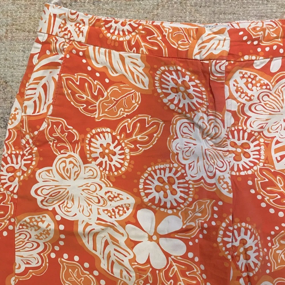 Golf Floral Print Shorts with Stretch - Image 3