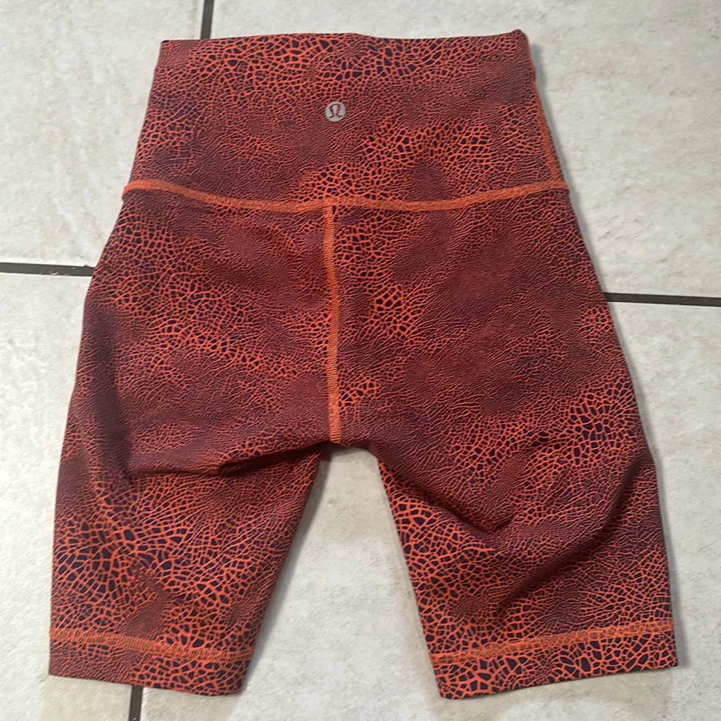Lululemon Wunder Train High-Rise‎ Short 8"
Crackle Glaze Vintage Orange Larkspur - Image 3