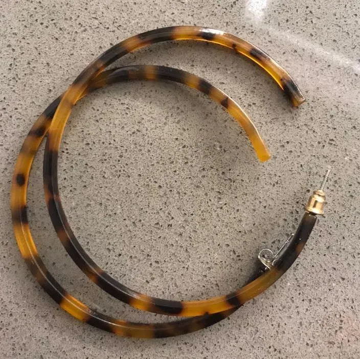 Tortoise Shell Hoops Multiple - Image 2
