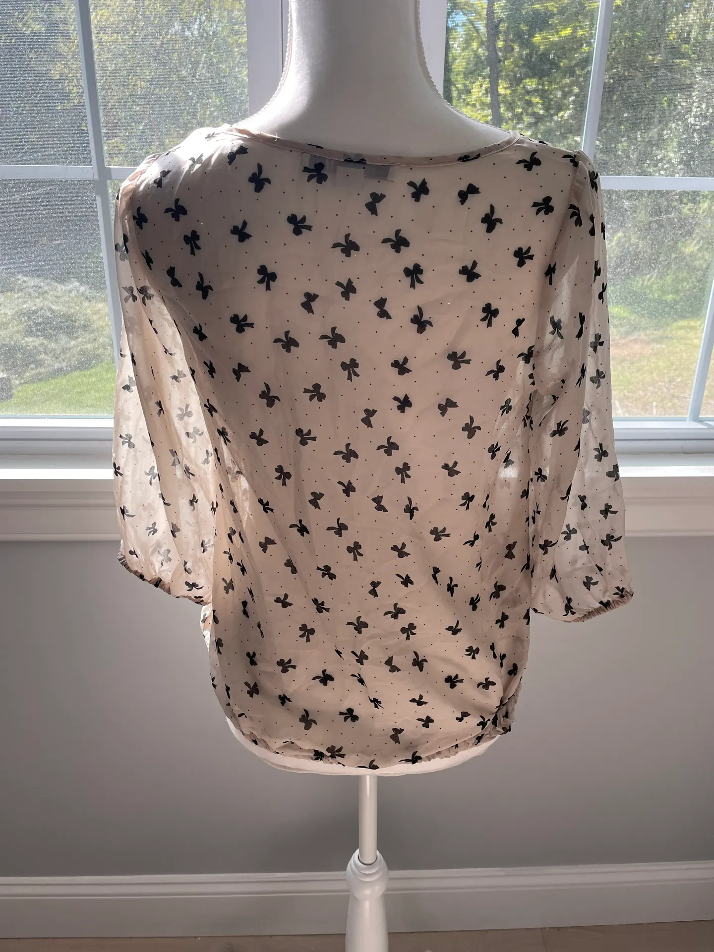 EUC sheer bow blouse - size small - Image 2