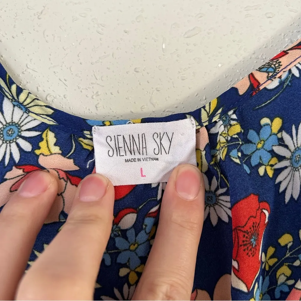 🦋 Sienna Sky Blue Floral Cinched V-Neck Cropped Blouse Large Spring - Image 3