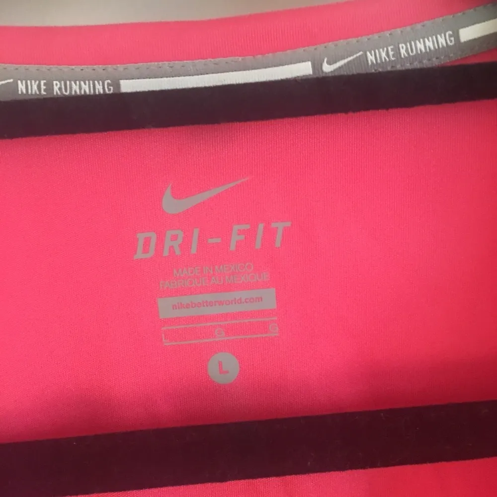 🆕 HP! Nike Short Sleeve Dri Fit Top - Image 4