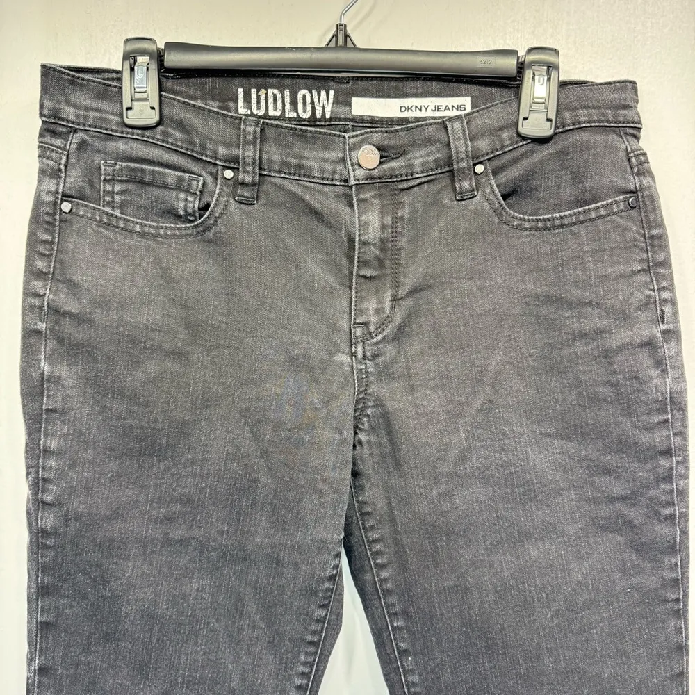 DKNY Ludlow Faded Black Denim Capri Roll Hem Cropped Jeans Bermuda Shorts - Image 5