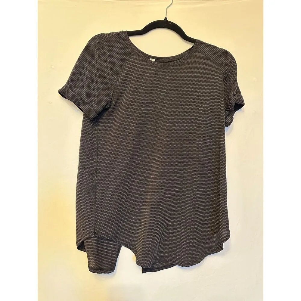Lululemon Gray Shortsleeve Top with Partially Open Back Size 4 - Image 4