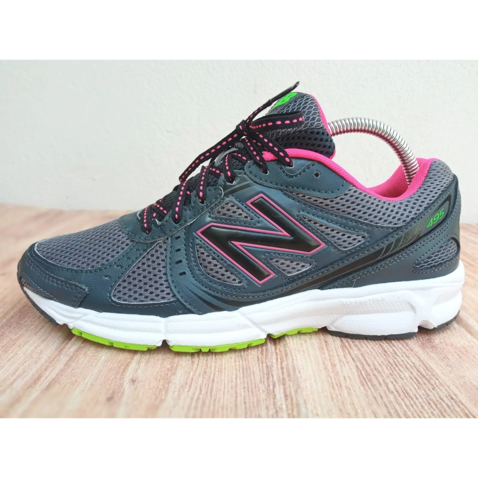 New Balance 495 V2 Women's Training Shoes Running Gray Pink WE495GP2 Size 9 D - Image 3